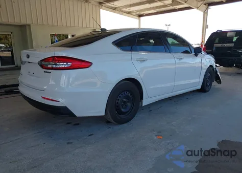 2019 Ford Fusion S z USA, uszkodzony, nr VIN 3FA6P0G72KR127317